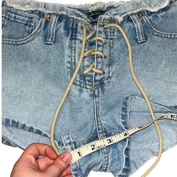 100% cotton lace-up light wash denim shorty-shorts size women’s 6 by wild fable - Picture 8 of 10